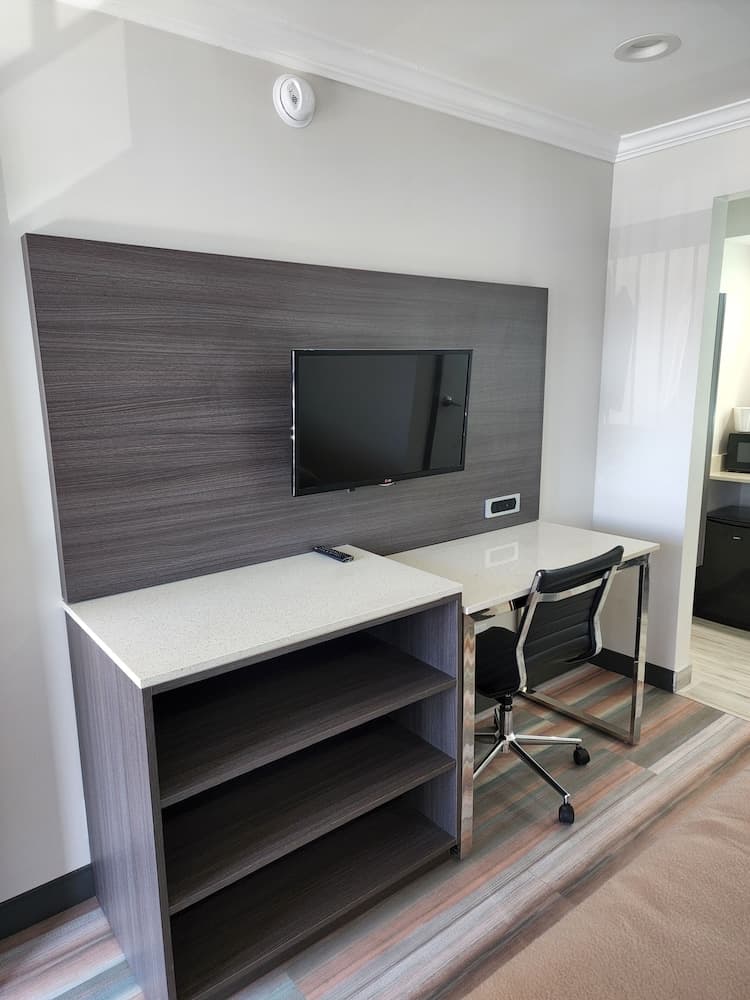 Travelodge by Wyndham Fullerton Near Anaheim gallery photo in Fullerton, CA — image 41