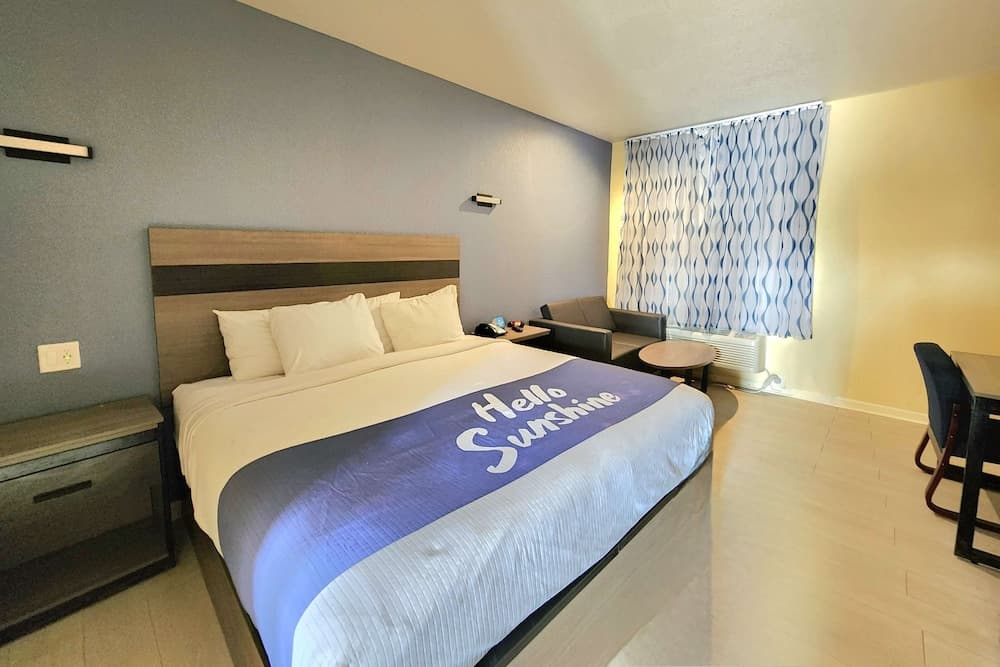 Days Inn by Wyndham Freeport interior in Freeport, TX — gallery photo 2