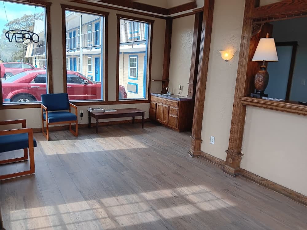 Ball Parks Inn featured exterior or lobby in Branson, MO — similar hotel