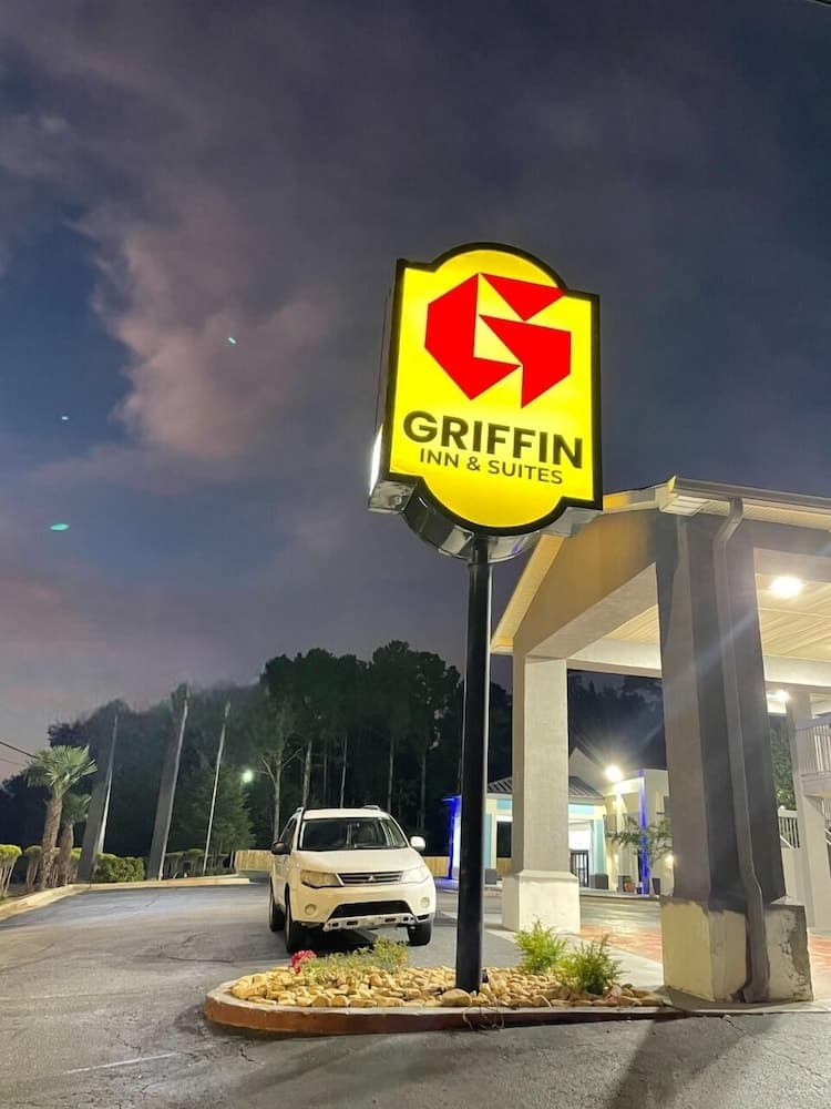 Griffin Inn and Suites featured exterior or lobby in Griffin, GA — similar hotel