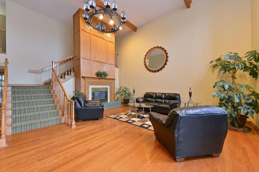 Haven Hotel interior in Shawano, WI — gallery photo 2