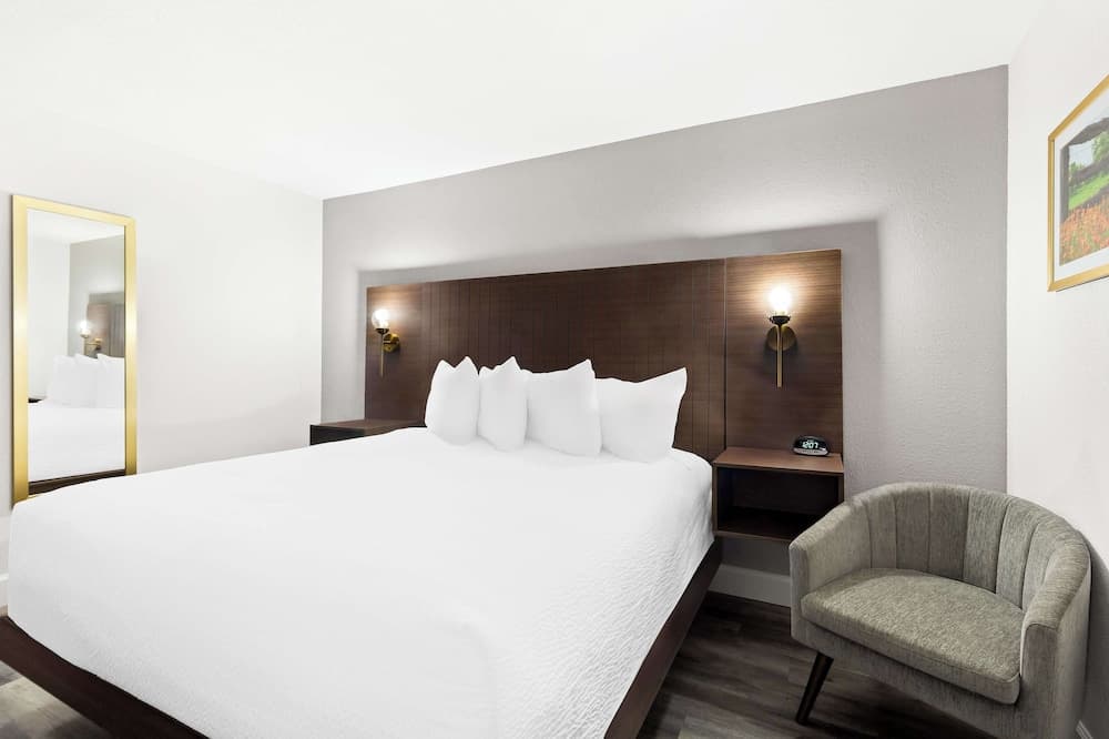 SureStay by Best Western Groves interior in Groves, TX — gallery photo 2