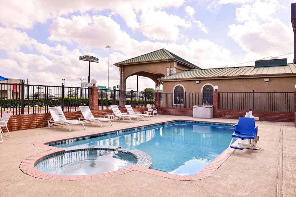 Quality Inn & Suites Beaumont gallery photo in Beaumont, TX — image 41