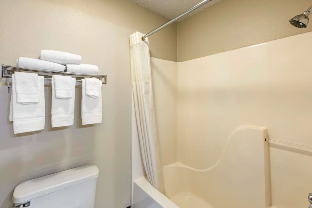 Econo Lodge Longmont East gallery photo in Longmont, CO — image 17