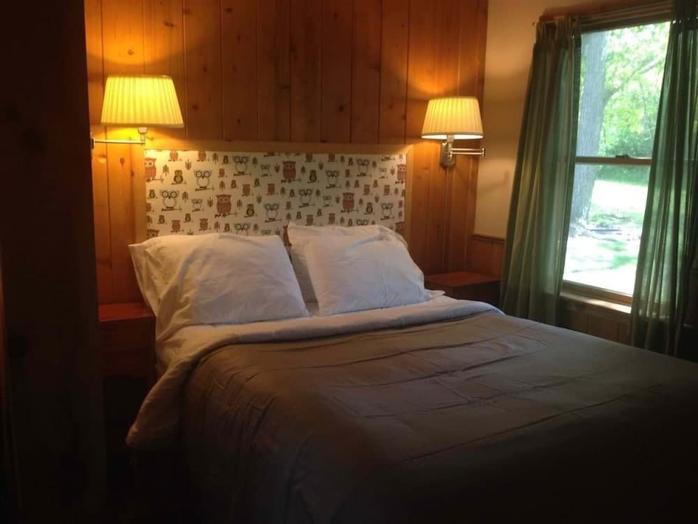 Hilltop Cabins and Motel property views in Grand Marais, MI — gallery photo 3