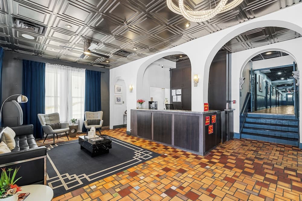Nine20 Collins Apartments by Lowkl interior in Miami Beach, FL — gallery photo 2