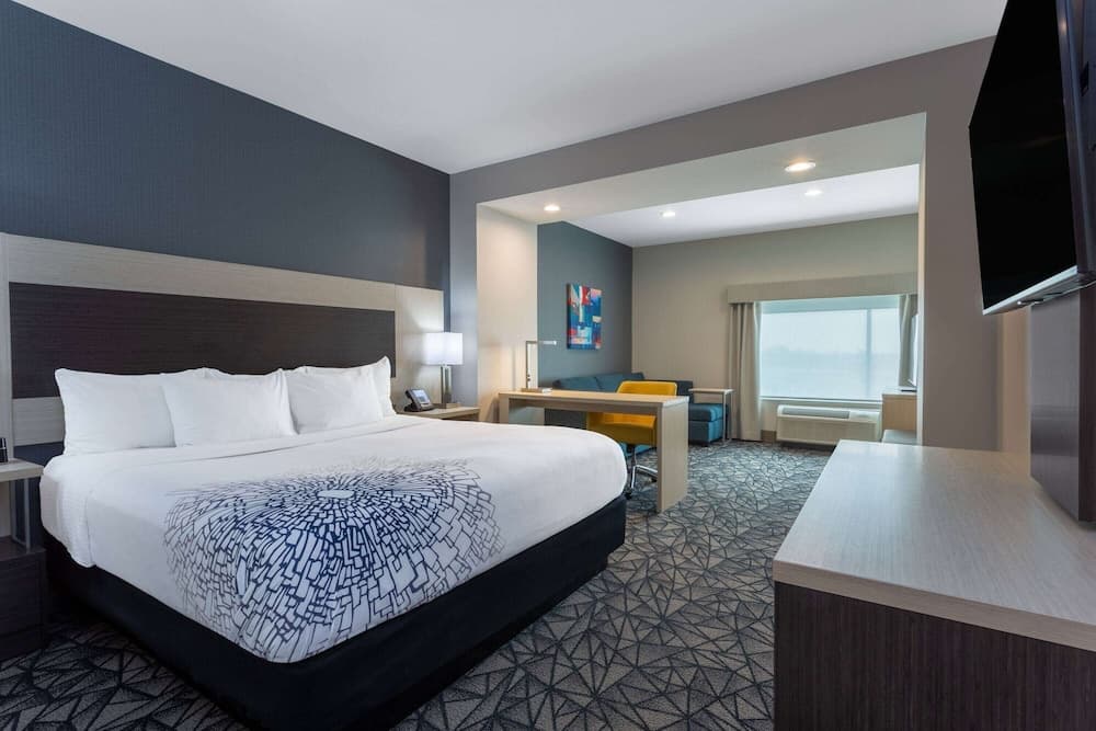 La Quinta Inn & Suites by Wyndham Shorewood gallery photo in Joliet, IL — image 15