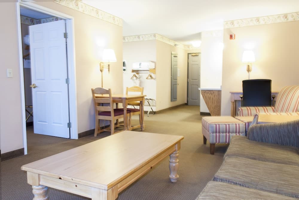 Country Inn & Suites by Radisson, Cedar Falls, IA gallery photo in Cedar Falls, IA — image 7