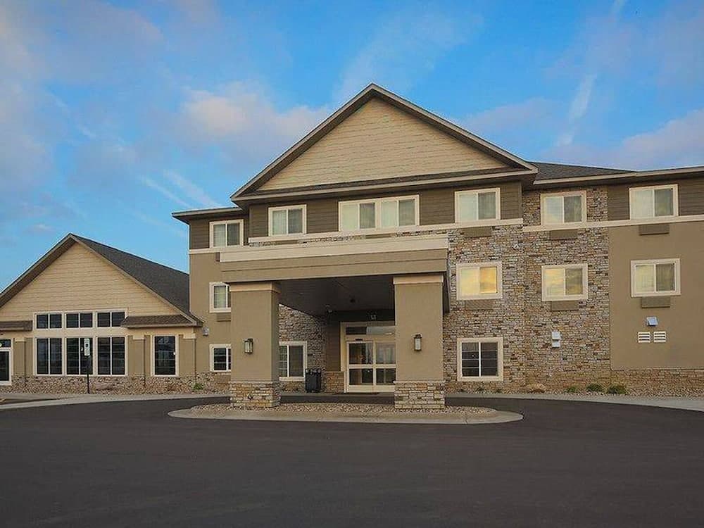 Gateway Park Hotel and Suites featured exterior or lobby in Tea, SD — similar hotel