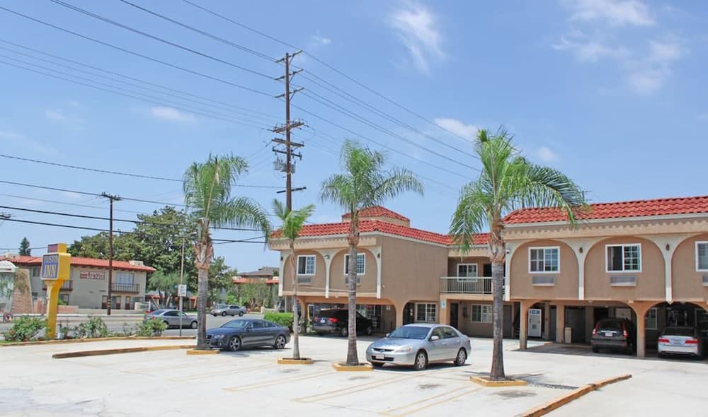 Orange Tustin Inn gallery photo in Orange, CA — image 27