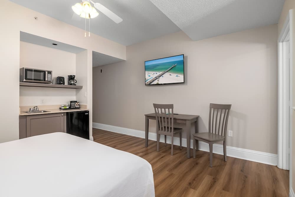 Naples Park Central Hotel gallery photo in Naples, FL — image 11