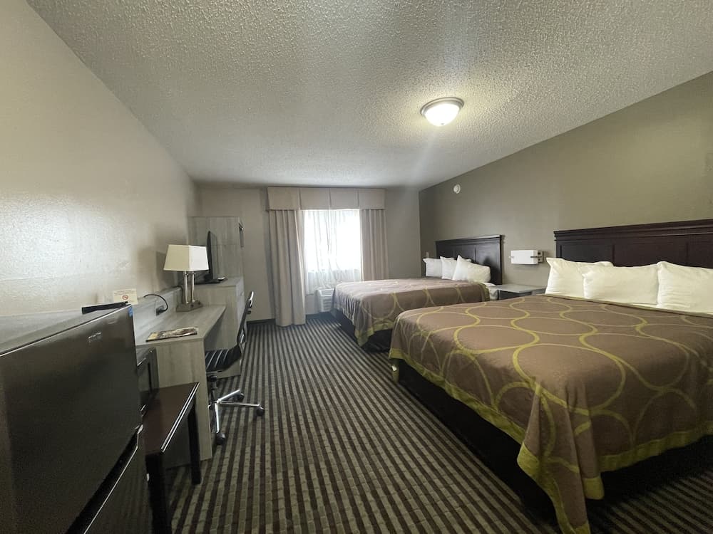 DuPont Suites property views in Louisville, KY — gallery photo 3