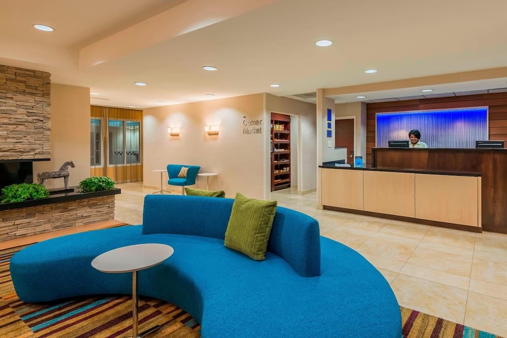 Fairfield Inn & Suites by Marriott Mobile interior in Mobile, AL — gallery photo 2