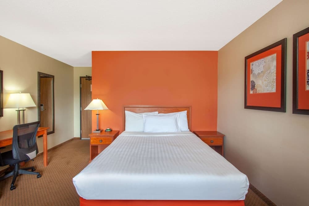 AmericInn by Wyndham Willmar interior in Willmar, MN — gallery photo 2