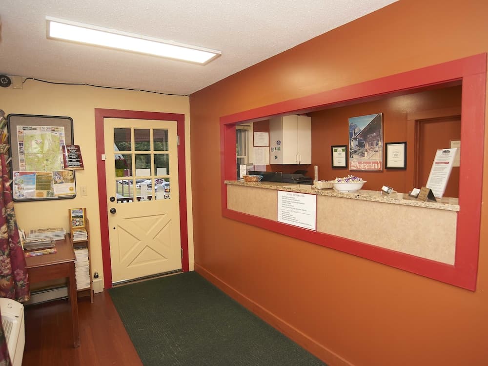 Swiss Chalets Village Inn interior in Intervale — gallery photo 2
