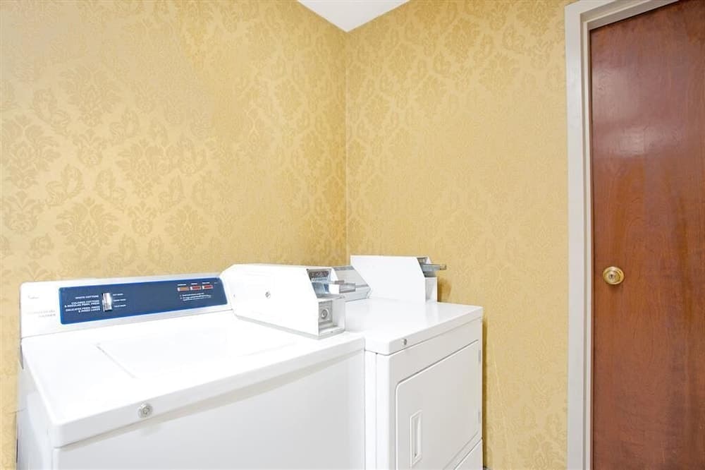 Motel 6 Canton, MS interior in Canton, MS — gallery photo 2