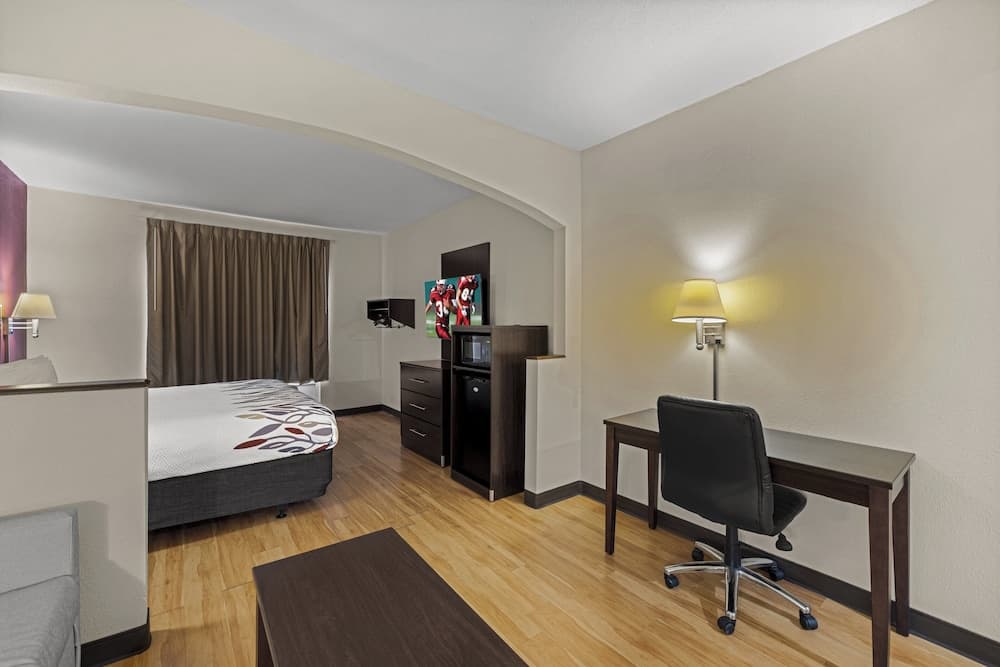 Red Roof Inn & Suites Albany, GA interior in Albany, GA — gallery photo 2