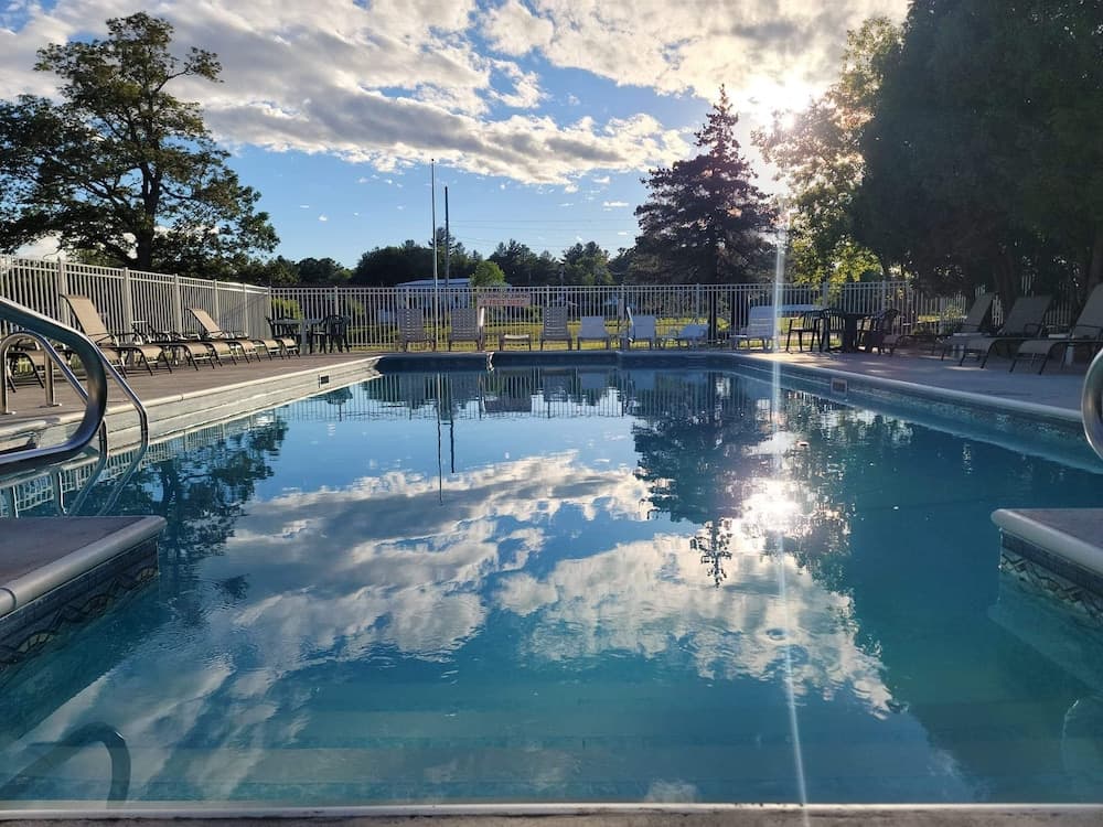 Capt.'s Inn & Suites interior in Alexandria Bay, NY — gallery photo 2