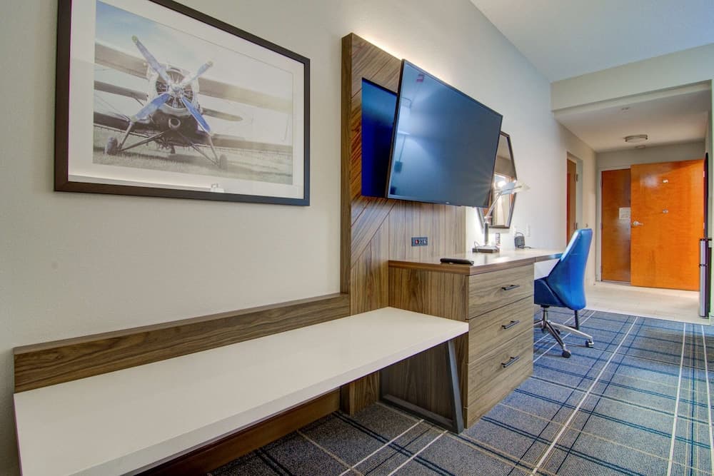 Comfort Suites Airport gallery photo in Newport News, VA — image 23