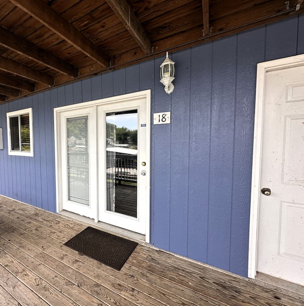Alhonna Resort LLC exterior or lobby in Lake Ozark, MO — main listing photo