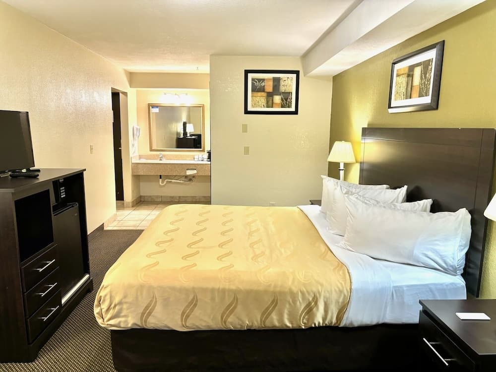 Cozy Inn gallery photo in Centralia, WA — image 5