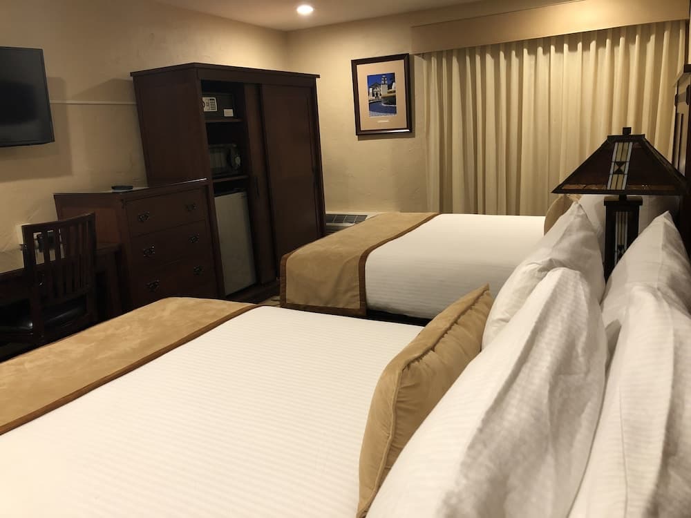 Hotel Mission de Oro property views in Gustine, CA — gallery photo 3