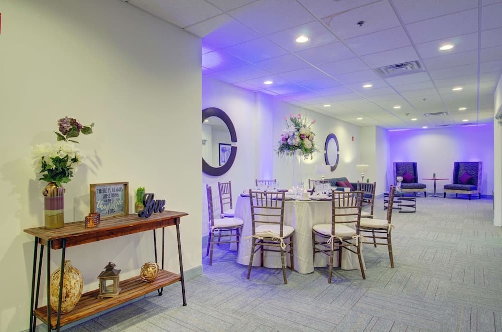 Hampton Inn & Suites Boston/Stoughton gallery photo in Stoughton — image 27