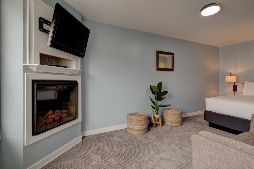 Inn of the Four Winds Oceanfront Seaside interior in Seaside, OR — gallery photo 2