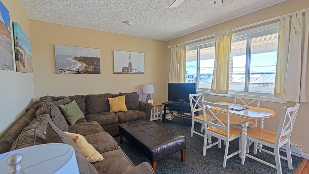 Montauk Oceanside Suites interior in Montauk, NY — gallery photo 2