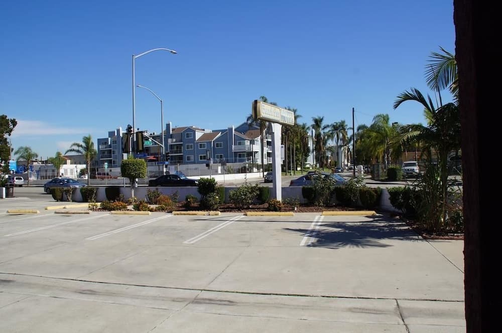Beach Inn Motel property views in Long Beach, CA — gallery photo 3