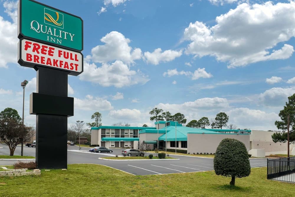 Quality Inn Tyler - Lindale featured exterior or lobby in Tyler, TX — similar hotel