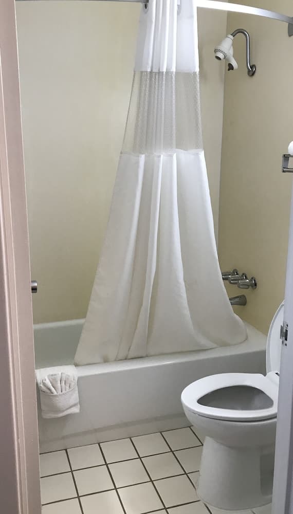 Carmel Inn & Suites gallery photo in Thibodaux, LA — image 24