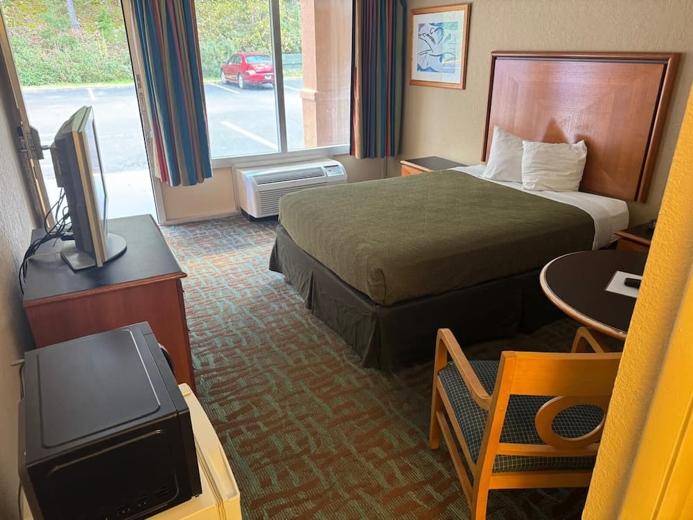 OYO Hotel Harriman near I-40 featured exterior or lobby in Harriman, TN — similar hotel