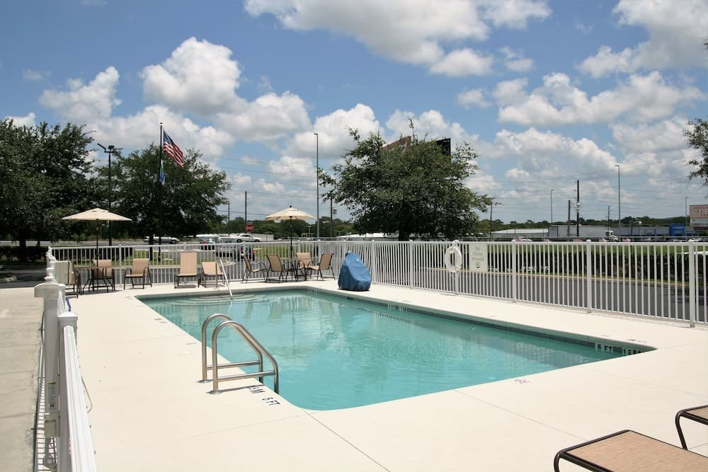 Holiday Inn Express Hotel & Suites Brooksville West by IHG gallery photo in Spring Hill, FL — image 4