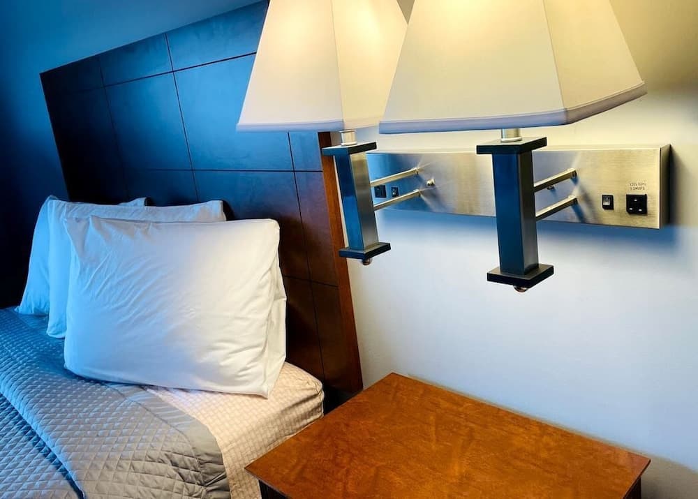 Commodore Perry Inn and Suites gallery photo in Port Clinton, OH — image 4