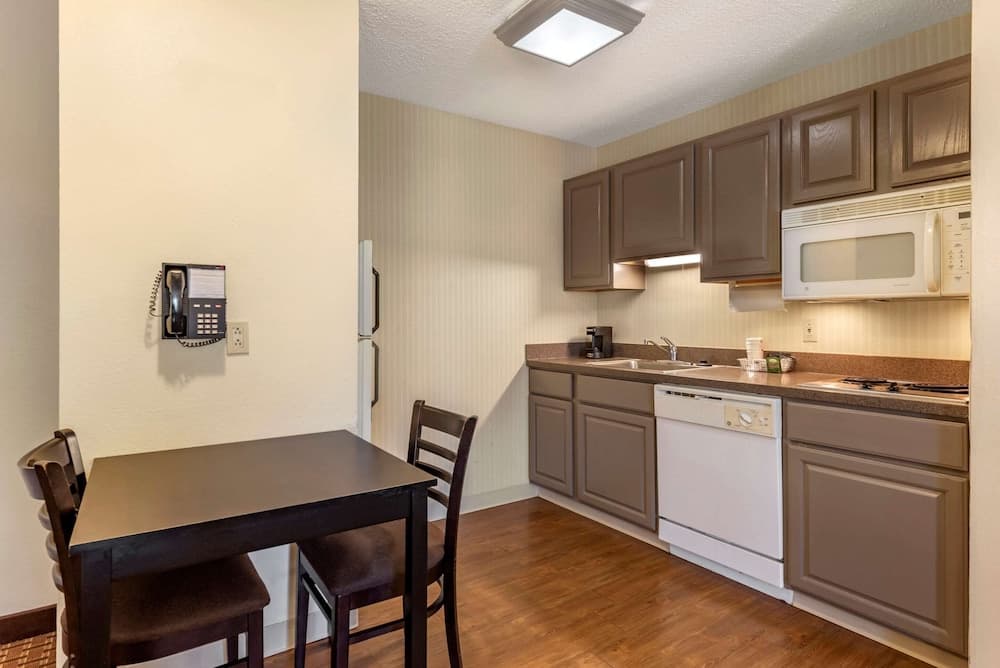 Comfort Inn & Suites Warsaw near US-30 gallery photo in Warsaw, IN — image 45