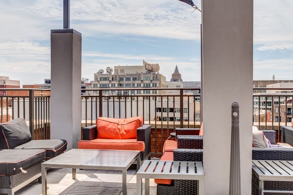 Heaven on Downtown LA featured exterior or lobby in Los Angeles, CA — similar hotel