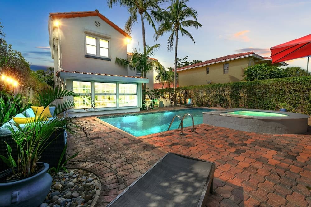 1926 Mediterranean Home With Heated Pool Sleeps 12 property views in West Palm Beach, FL — gallery photo 3