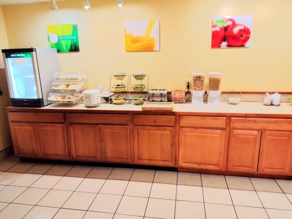 Cozy Inn gallery photo in Centralia, WA — image 4