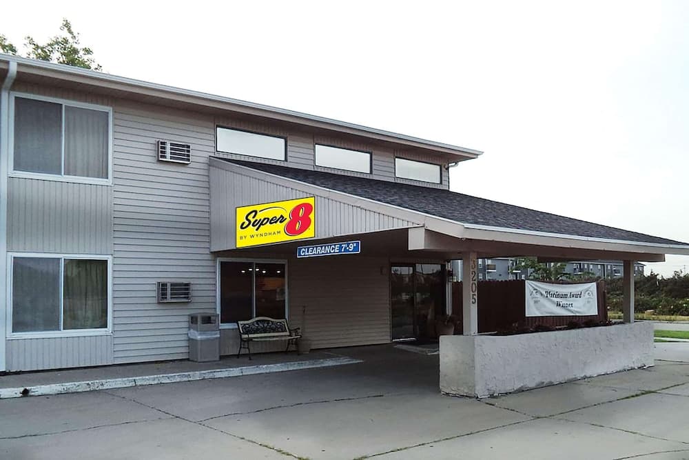 Super 8 by Wyndham Grand Island South featured exterior or lobby in Grand Island, NE — similar hotel