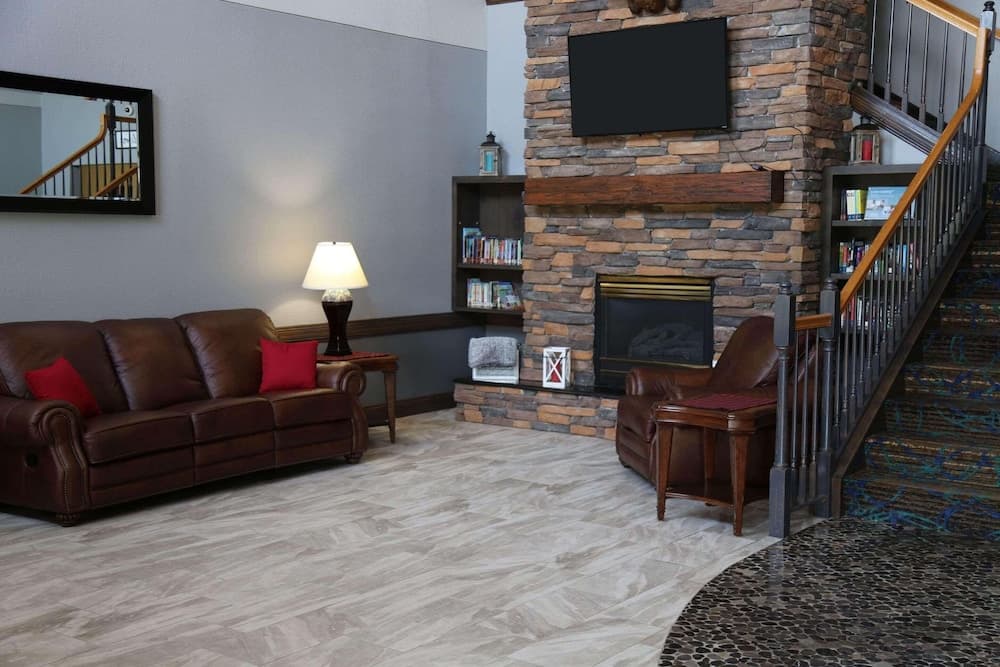 Country Inn & Suites By Radisson, Little Falls, Mn interior in Little Falls, MN — gallery photo 2