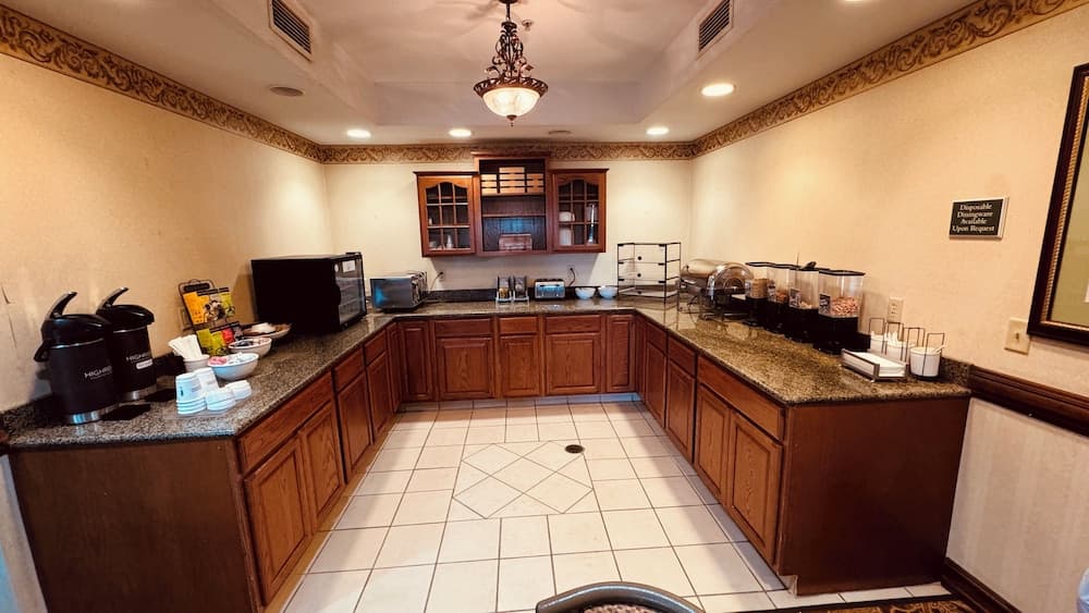 Wingate by Wyndham Mansfield OH property views in Mansfield, OH — gallery photo 3