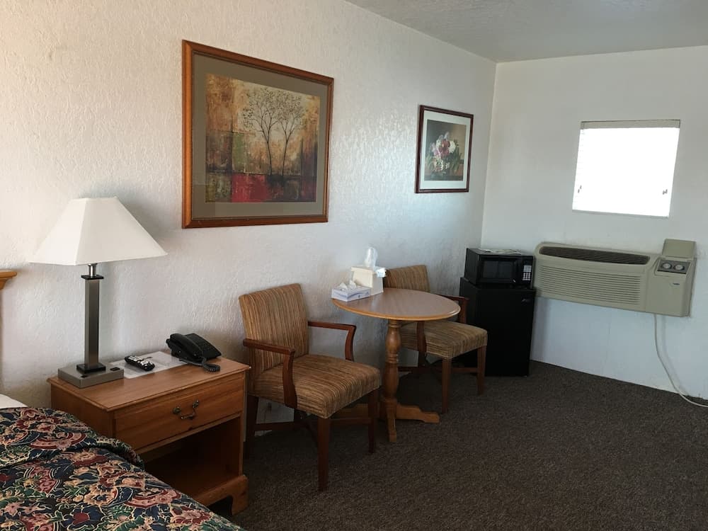 Circle S Lodge property views in Gering, NE — gallery photo 3