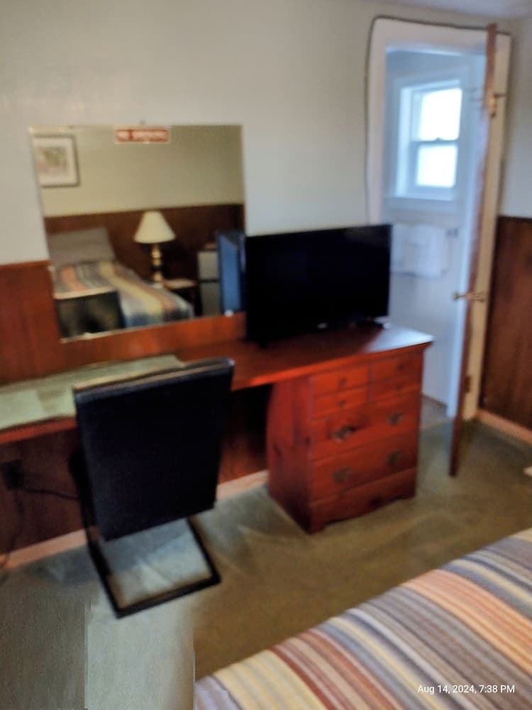 Jeannies Dream Motel property views in West Winfield, NY — gallery photo 3