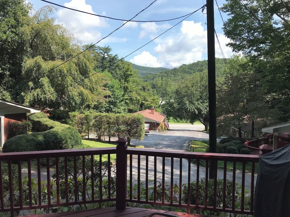 Mountain Aire Cottages, Inn, & Glamping interior in Clayton, GA — gallery photo 2