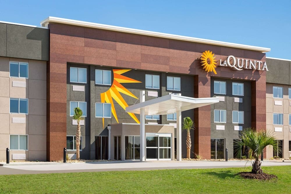 La Quinta Inn by Wyndham Columbia NE/Fort Jackson featured exterior or lobby in Columbia, SC — similar hotel