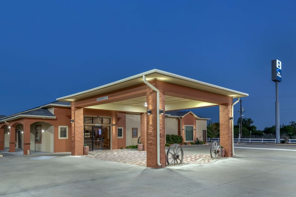 Best Western Windwood Inn & Suites featured exterior or lobby in Freer, TX — similar hotel