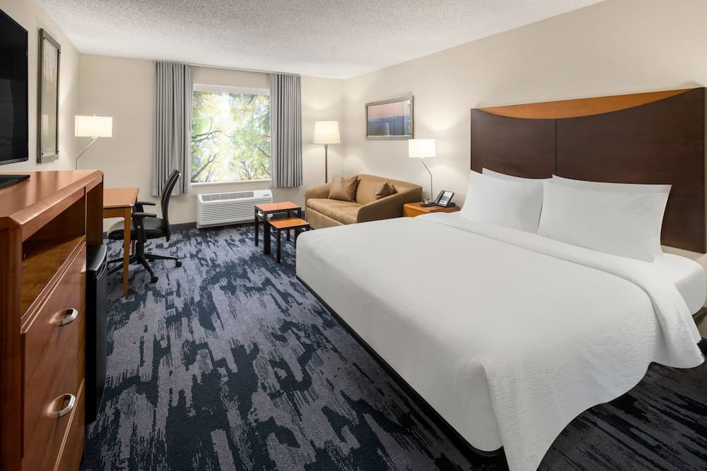 Fairfield Inn & Suites by Marriott Beaverton property views in Beaverton, OR — gallery photo 3