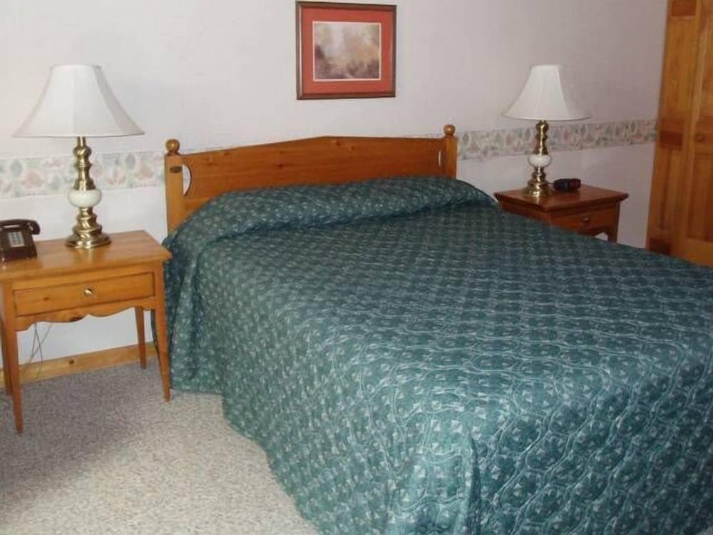 Pelican Bay interior in Pequot Lakes, MN — gallery photo 2