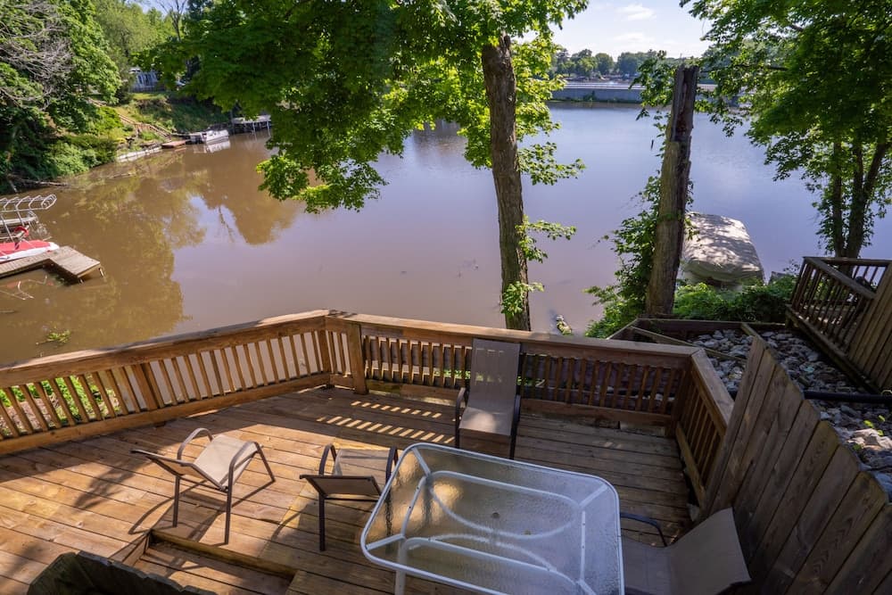 Bluebird Bay Resort — hotel in Monticello, Indiana